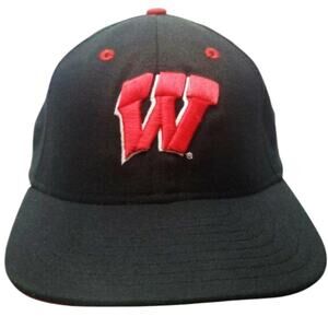 NCAA Zephyr Wisconsin Badgers Baseball Cap Hat Flex Fit Fitted Black Red M / L